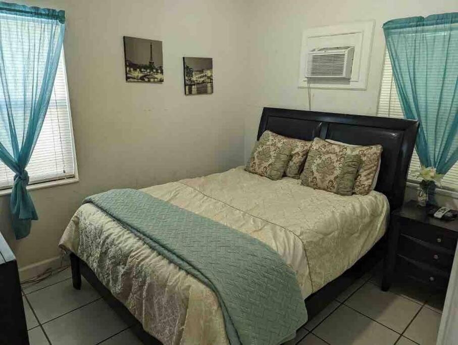 Private One-Bedroom 13-Directly Across From Beach St. Pete Beach Dış mekan fotoğraf