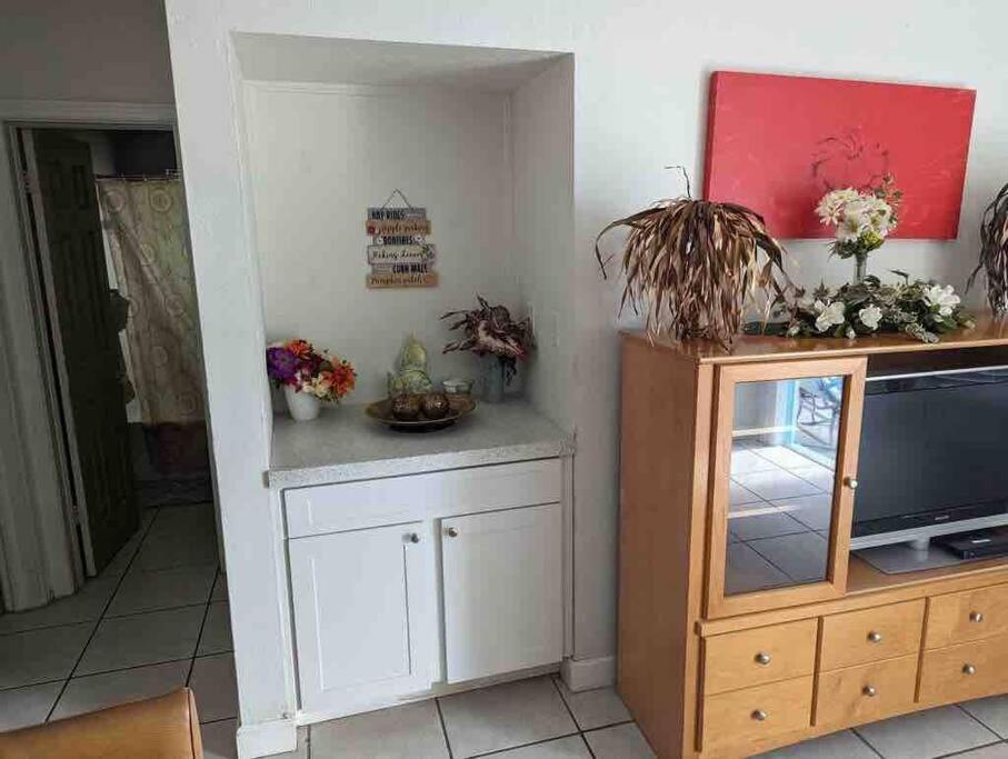 Private One-Bedroom 13-Directly Across From Beach St. Pete Beach Dış mekan fotoğraf